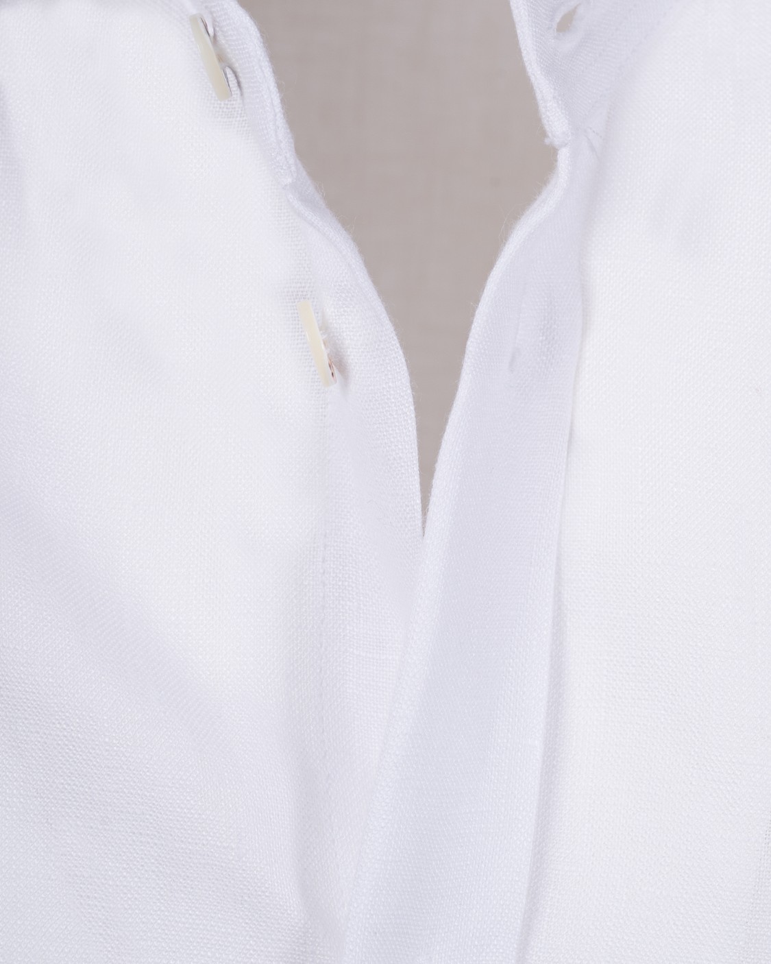 shop EMPORIO ARMANI  Camicia: Emporio Armani camicia collo guru in lino.
Brand logo.
Tinta unita.
Collo guru.
Maniche lunghe.
Polsini con bottoni.
Bottoni.
Chiusura sul fronte.
Composizione: 100% Lino.
Fabbricato in Albania.. 01SMGL 010F9-100 number 9655239